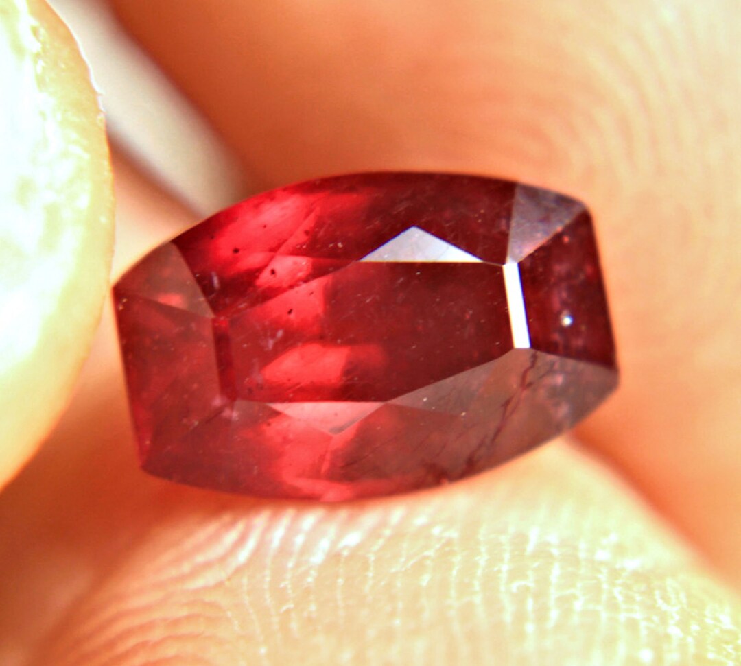 A Bleeding Ruby Fiery VS Pigeon Blood Ruby 10x7mm Loose Ruby for Jewelry - 4.29 Ct - Etsy