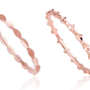 Bague en or 14 carats trèfle porte-bonheur à quatre feuilles ; Alliance en or rose massif avec fleurs de trèfle ; Bande à motif ovale délicat ; Cadeau pour meilleur ami