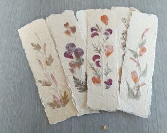 marque page papier artisanal, fait main inclusion de fleurs sechés