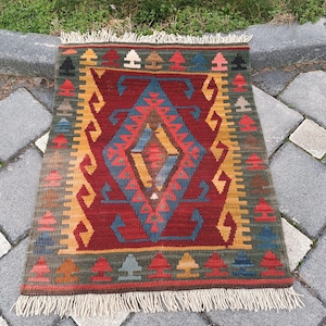 Vintage Turkish Kilim Rug 71 x 60 cm – Small Anatolian Handwoven Kilim, Boho Decor Rug, Rustic Tribal Wool Carpet, Entryway Accent Rug