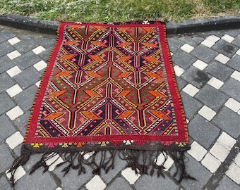 Kilim Rug, Handmade Rug, Turkish Wool Rug, Vintage Anatolian Rug, 136 x 113 cm = 4.4 x 3.7 Ft, Embroidered Rug, Cicim Rug, Free Shipping