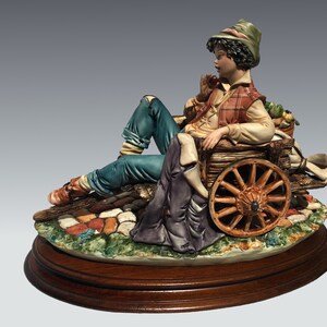 Echte CAPODIMONTE 'Boy In Apple Cart' Gesigneerd 'Meneghetti'