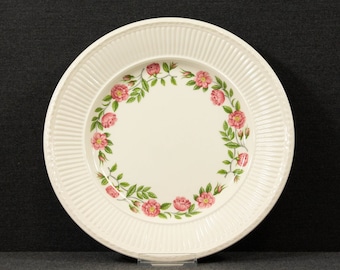 A Vintage Wedgwood Rosalind Dinner Plate, Timeless Classic (light crazing)