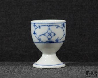 A Vintage Jäger Eisenberg 'Blau Saks' Egg Cup with a Strawflower Pattern in Indian Blue