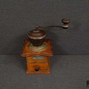 An Antique Wooden PD Coffee Grinder Bild 2