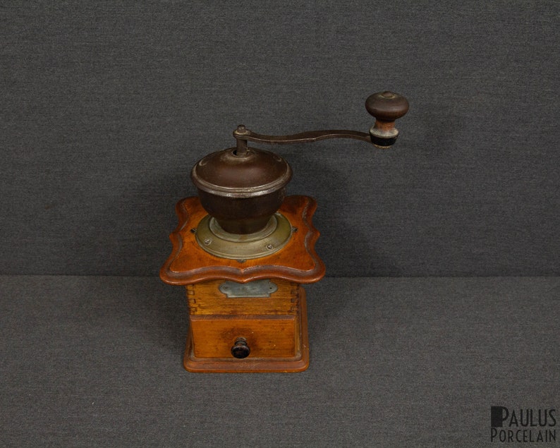 An Antique Wooden PD Coffee Grinder Bild 2