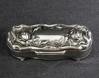 A Stunning 1920s Art-Nouveau Pewter Box made by Kurz, Tiel