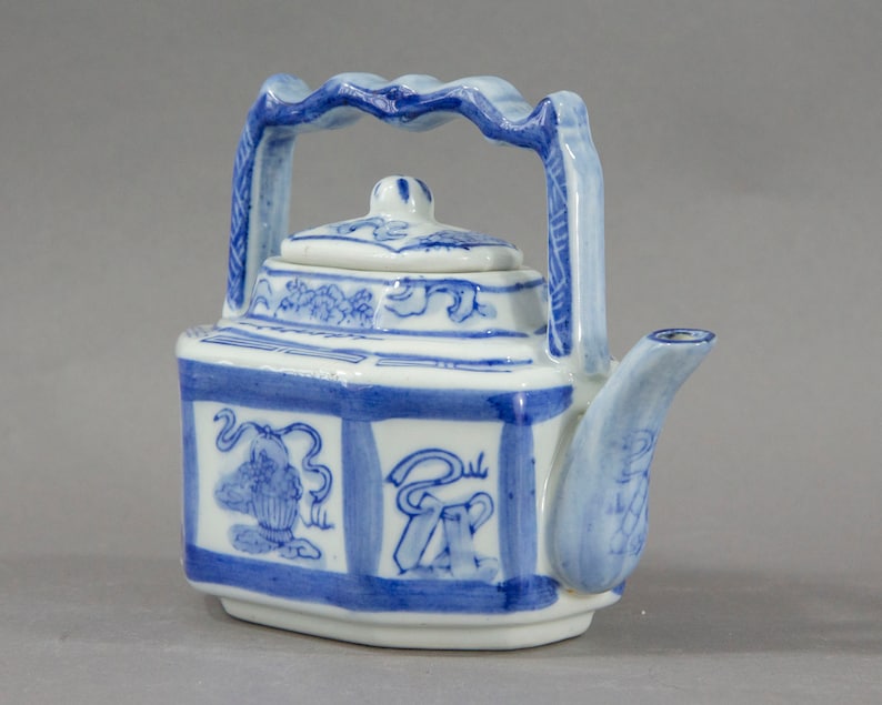 Vintage Chinese Porcelain Teapot