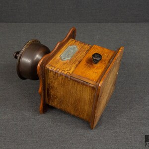 An Antique Wooden PD Coffee Grinder Bild 4
