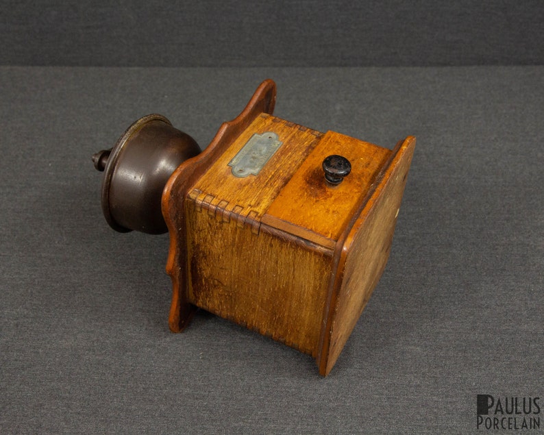 An Antique Wooden PD Coffee Grinder Bild 4