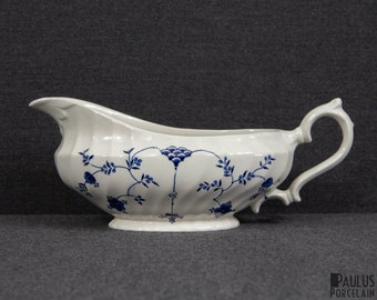 A Beautiful Churchill 'The Georgian Collection' Finlandia Gravy Boat or Sauce Boat