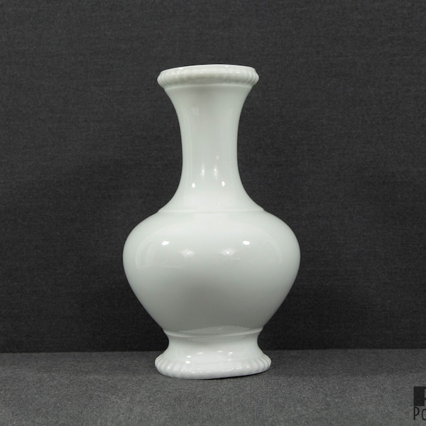 A Bareuther Beautiful White Porcelain Vase