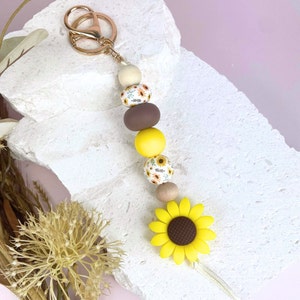 Sunflower keyring | Boho beaded keychain | Friendship gift | Silicone beads yellow flower | Floral gift for her