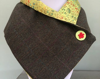 Collar scarf. Made with Johnstons of Elgin tweed with a beautiful complimenting satin lining and contrasting button.