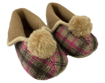 Adorable Granny style baby, toddler, kids Slippers, bootees, shoes, various sizes, super cute. Just like Grandma would have worn.