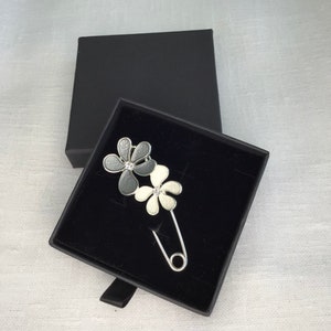 Stunning Brooch, Shawl Pin.  Perfect for fastening a wrap, pashmina scarf etc