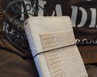 Croco Undyed Traveler's Notebook style with front pocket and spine  - A5, Cahier, Standard, B6, A6, Personal, Weeks, Pocket, Passport