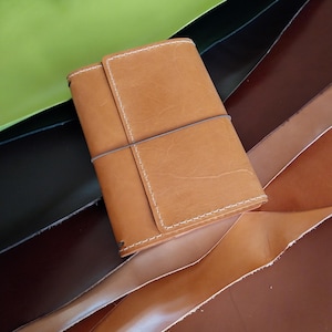 Handmade Leather Trifold Traveler&#39;s Notebook Cover: Refillable Journal