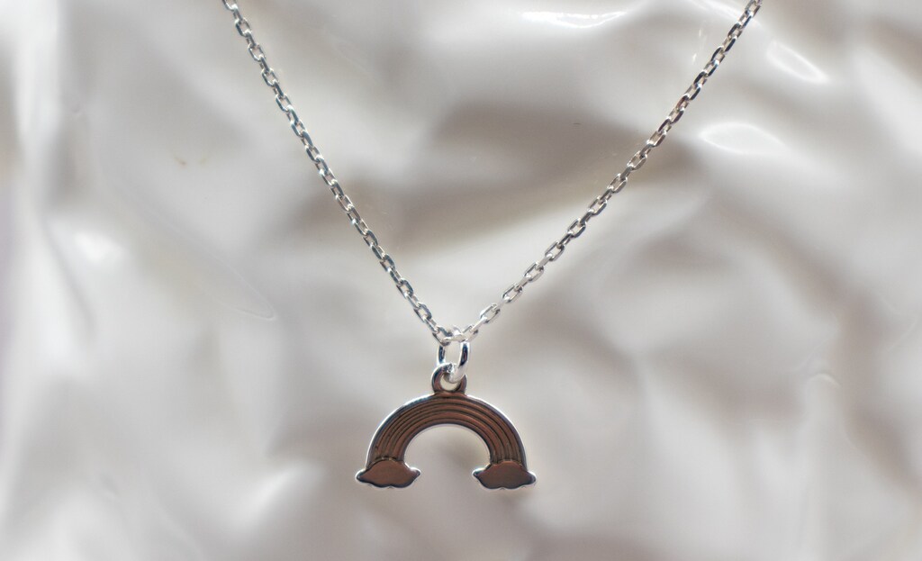 Collana Arcobaleno LGBT Acciaio Inossidabile: Ciondolo Rainbow, 60 Cm, Regalo Orgoglio Gay Uomo Donna