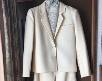 AGNONA vintage 1980's Creamy white suits for ladies in excellent condition