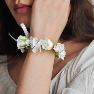 Muñeca de boda, corsage de muñeca, pulsera de corsage novia, corsage de flores de marfil, corsage de muñeca pequeña, pulsera de niña de corsage de boda dama de honor
