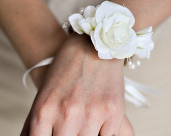 Corsage Bracelet, Wrist Corsage, Wrist Corsage Bracelet, Ivory Flower Boho Wrist Corsage, Bridesmaid Corsage, Wedding Wrist for Bride