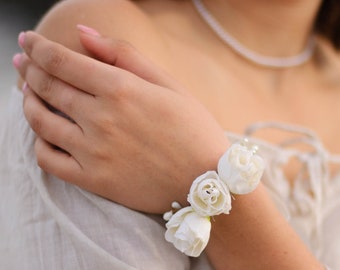 Corsage de muñeca, pulsera de corsage, boda de corsage de muñeca, corsage de muñeca de marfil, regreso a casa de corsage de muñeca, pulsera de corsage de flores, niña de flores