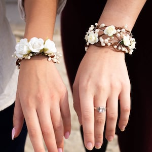 Corsage Bracelet, Flower Wrist Bracelet, Flower Wrist Corsage, Wedding Flower Hand Bracelet, Bride Wedding Wrist Corsage, Flower Accessories