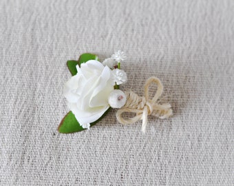 Boutonnière avec rose ivoire, boutonnière corsage, verdure boutonnière corsage, corsage de mariage rustique boutonnière, boutonnière boutonnière