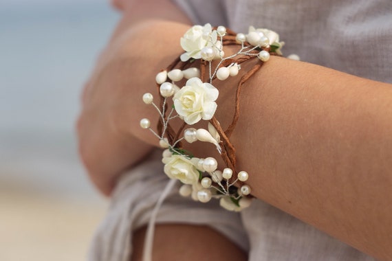 Ling's moment Ivory&Cream,Set of 6,Bridesmaid Wrist Corsage Bracelet &  Floral Shoulder Corsages,French Rustic Vintage Wedding, Bridal Shower,  Bridal Accessories, Wedding Ceremony Anniversary, Prom : Amazon.in: Home &  Kitchen