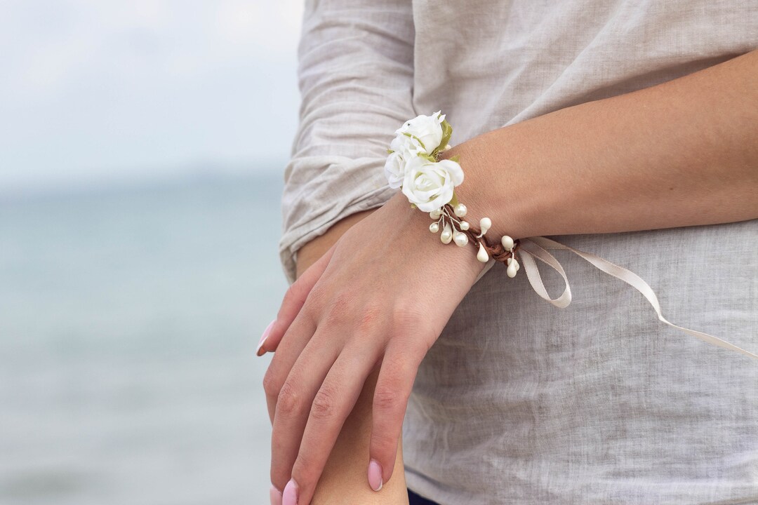 Corsage Bracelet, Ivory Flower Wirst Corsage, Bridesmaid Wirst Corsage