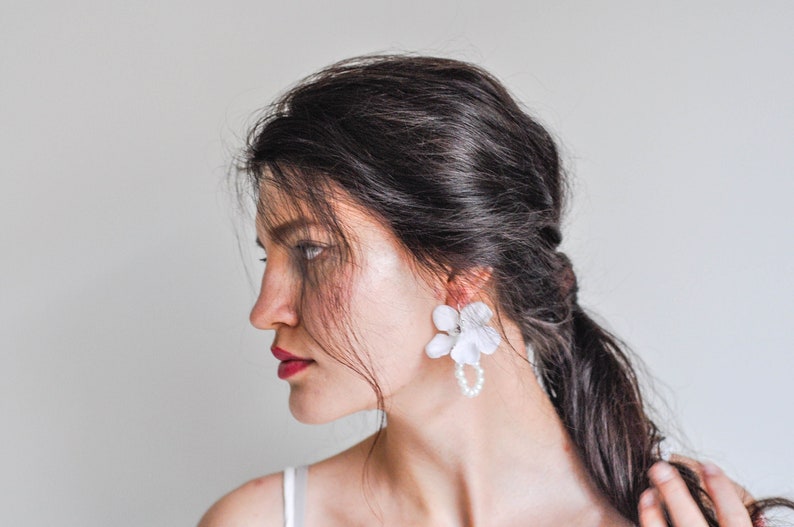 Wedding Flower Earrings, White Flower Drop Earrings, Bridal White Floral Earrings, Wedding Pearl Earrings, Bridesmaid Gift Flower Earrings image 1