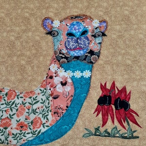 Patrón de aplique de camello Camilla, un lindo animal curioso, bloque de retales para colcha, arte de tela, proyecto de pasatiempo hecho a mano, regalo único para amantes de las manualidades