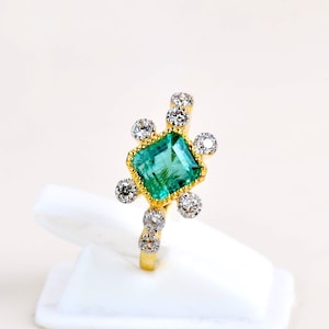 Exceptionally Vibrant Natural Colombian Emerald Diamond Ring, 18KT, Handmade.