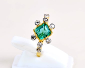 Exceptionally Vibrant Natural Colombian Emerald Diamond Ring, 18KT, Handmade.