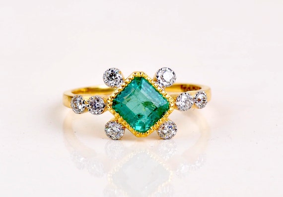 Exceptionally Vibrant Natural Colombian Emerald D… - image 4