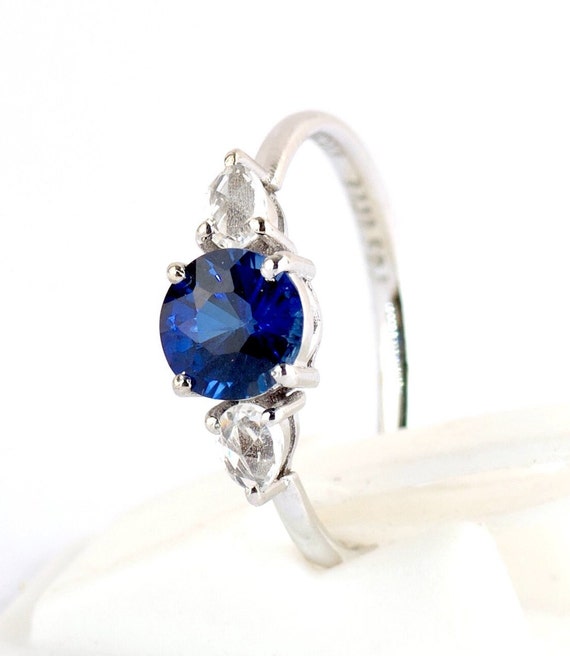 Cornflower Blue 18KT WG 1.17 carats Sri Lanka Blue