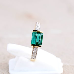 Ultra Beautiful 18KT Gold Zambian Emerald Diamond Ring, 18KT Gold, Handmade