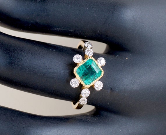 Exceptionally Vibrant Natural Colombian Emerald D… - image 2