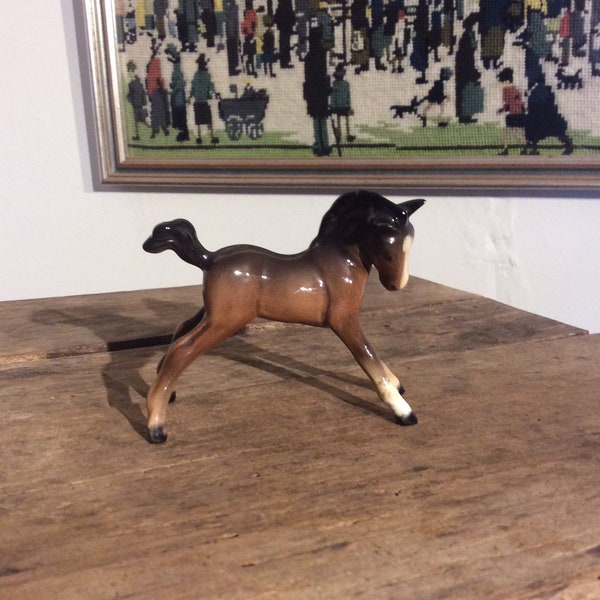 Foal Nos 815 (small ,stretched ,facing right)in Brown Gloss 1940-1989 Perfect Vintage Condition