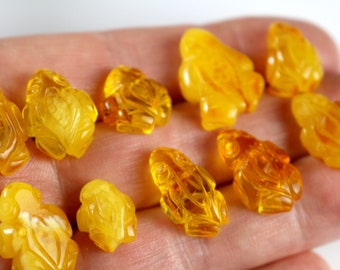 FROGs Handmade Miniature Carved Mixed Figurine Genuine Baltic Amber LOT 013
