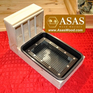 Rabbit hay feeder with litter box and wire mesh insert / AsasWood
