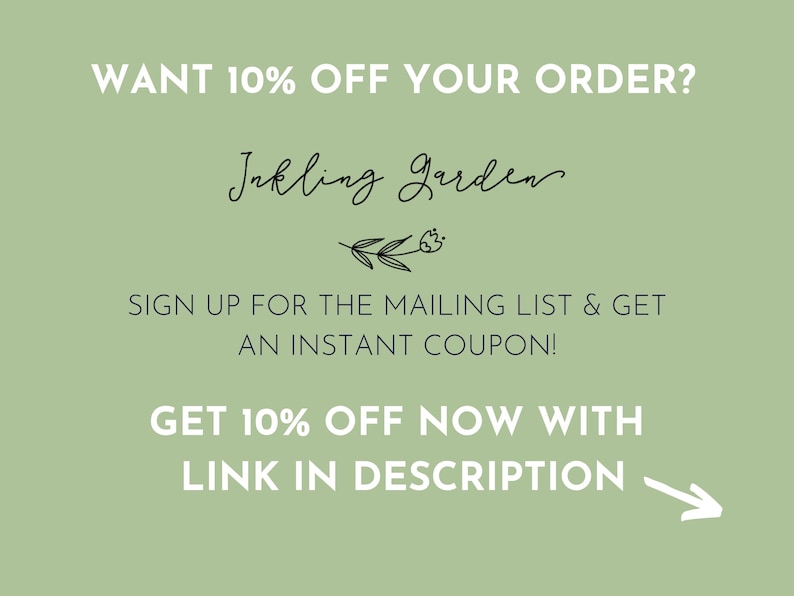 Pode incluir: Um fundo verde com texto branco que diz "WANT 10% OFF YOUR ORDER?" e "Inkling Garden". Abaixo do texto h&aacute; uma ilustra&ccedil;&atilde;o em preto e branco de uma flor e folhas. O texto continua com "SIGN UP FOR THE MAILING LIST & GET AN INSTANT COUPON!" e "GET 10% OFF NOW WITH LINK IN DESCRIPTION". Uma seta branca aponta para a direita.