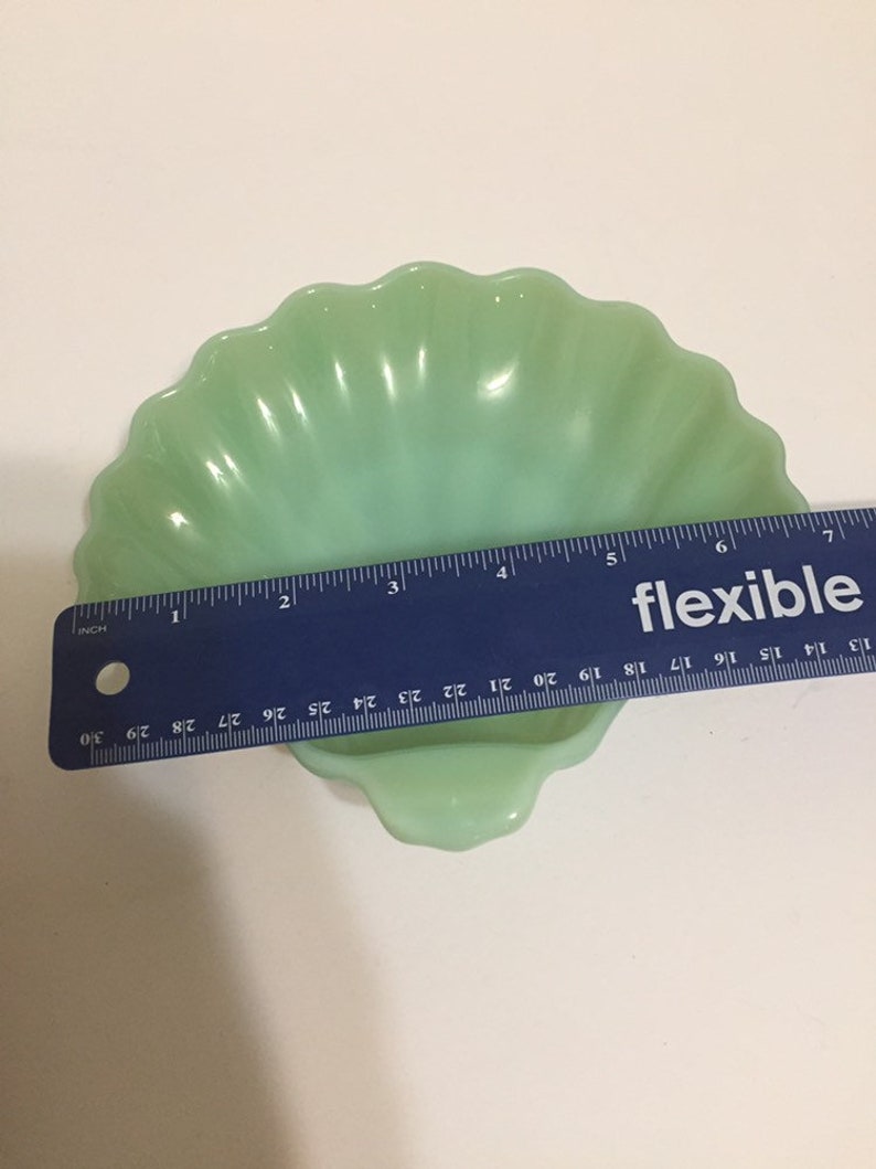 Anchor Hocking Fire-King Jade-ite sea shell candy dish.