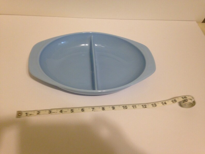 Pyrex BlueBelle divided dish.