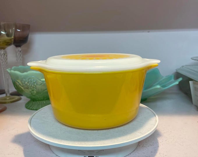 Vintage Pyrex Daisy (sunflower) Casserole Dish 473 (1 QT)