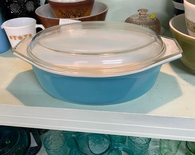 Pyrex Vintage Turquoise 2.5 quart (#045) oval casserole dish