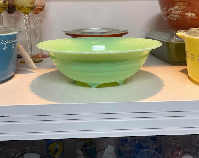 McKee Jadeite Uranium Laurel Footed Bowl