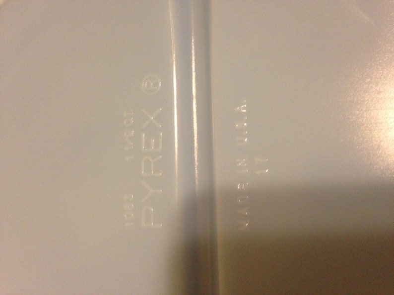 Pyrex BlueBelle divided dish.