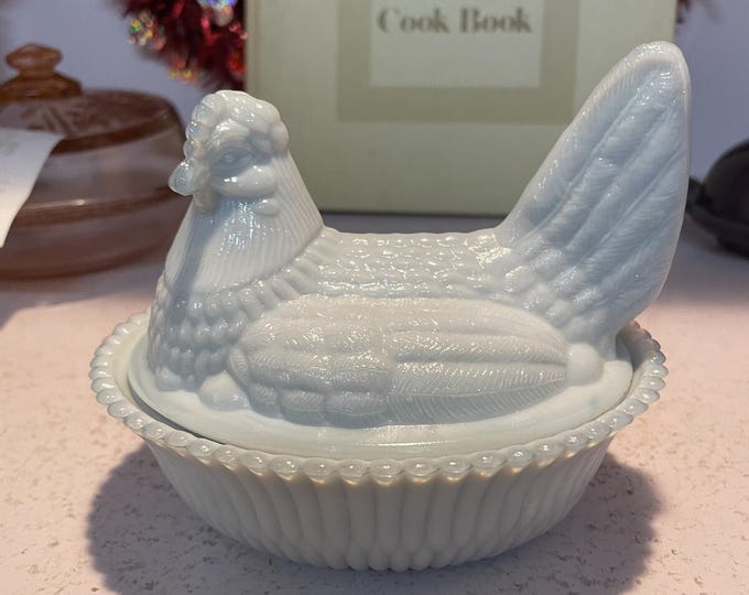 Boyd Silver Fox Hen on Nest 5” UV Glow Vintage Glass Covered Dish